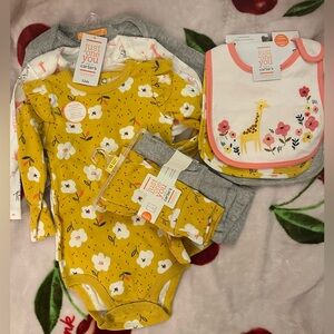 Carter's bundle matching set 3 onesies 2 leggings bibs 
1 - long sleeve w bottom